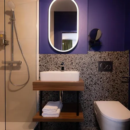 2m, The Originals Relais Hotel Saint-Rambert-sur-Loire
